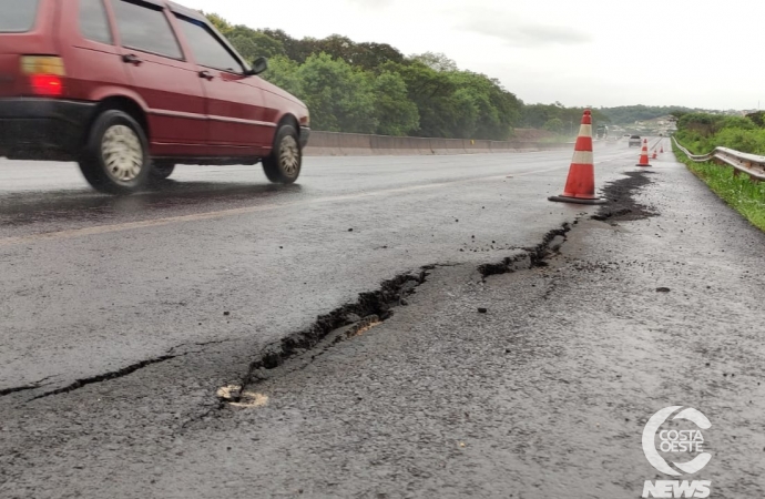 Parte da pista cede, mas trânsito flui normalmente na BR-277 em São Miguel do Iguaçu