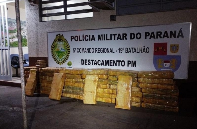 Perseguição policial em Diamante do Oeste resulta na apreensão de mais de meia tonelada de maconha