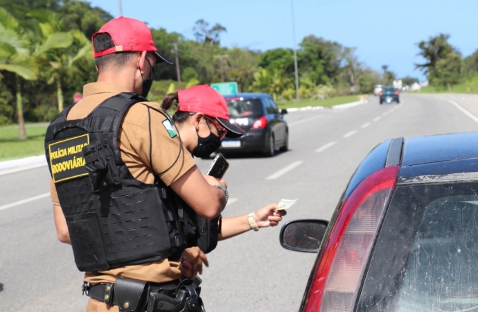 Polícia Rodoviária flagra mais de 4 mil motoristas em excesso de velocidade no Paraná