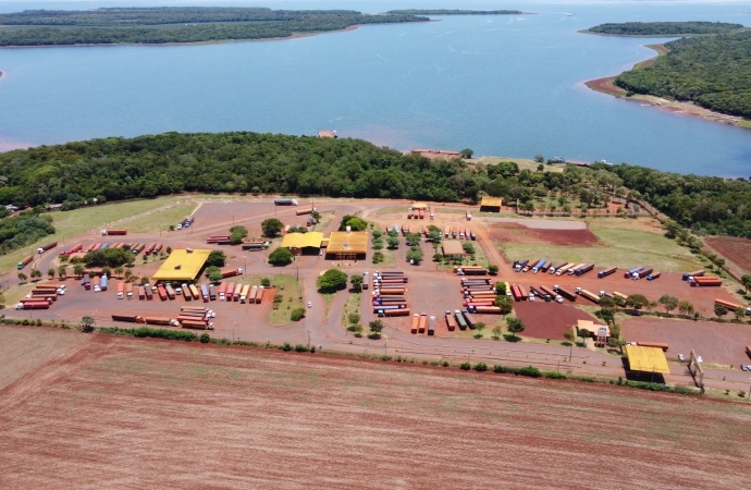 Porto Índio é fechado no Paraguai e impede saída de balsas do porto de Santa Helena