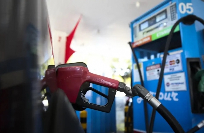 Preço da gasolina fecha agosto com leve alta no Paraná