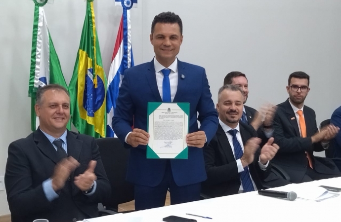 Prefeito França toma posse em Medianeira