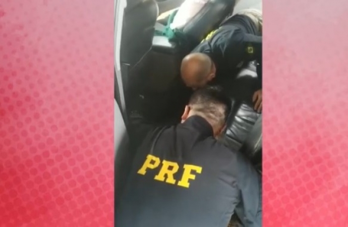 PRF apreende 280 iPhones em fundo falso de veículo na BR-277 em Cascavel