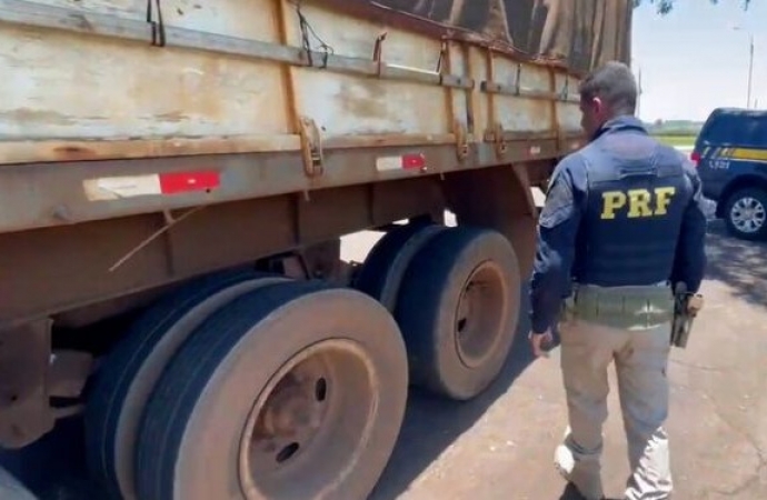 PRF flagra carreta sem freios e com pneus “no arame” em Santa Terezinha de Itaipu