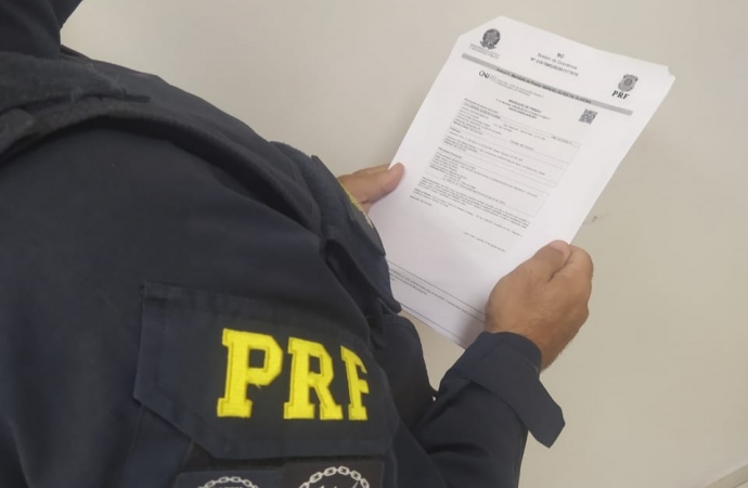 PRF prende fugitivo do sistema prisional, após usar documento falso durante abordagem, em Santa Tereza do Oeste