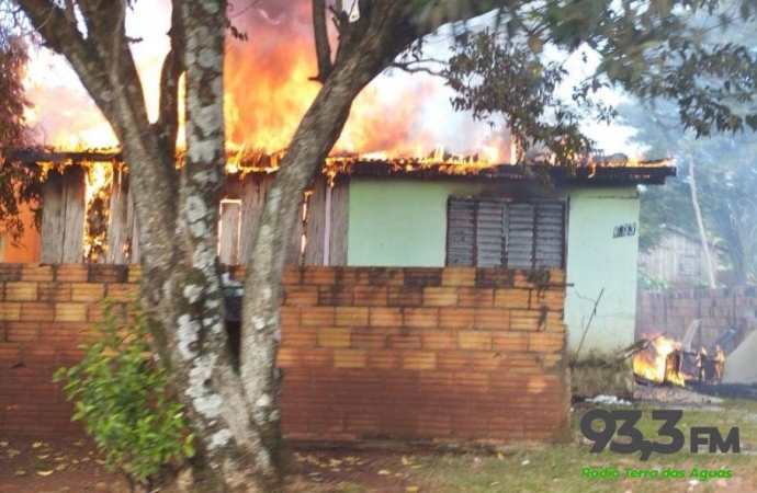 Residência é incendiada em Luz Marina após briga entre irmãos