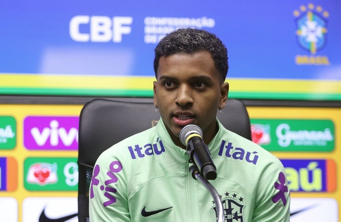 Rodrygo não espera jogo aberto contra o Uruguai, mas sim pressão