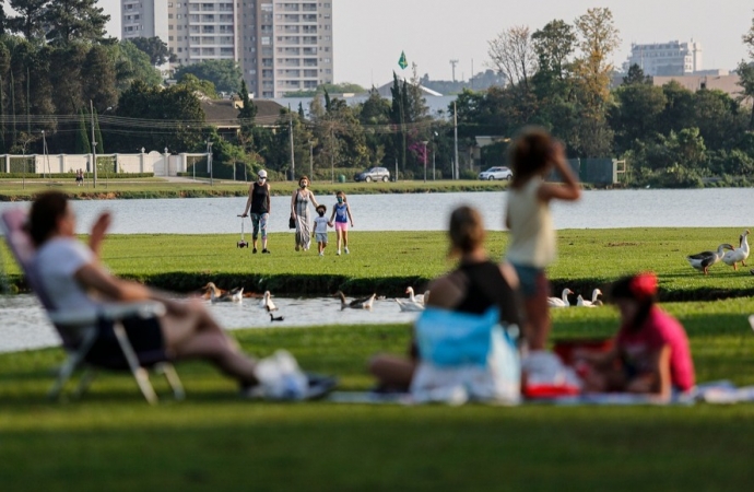 Verão começa nesta terça-feira (21) sob influência de La Niña no Paraná