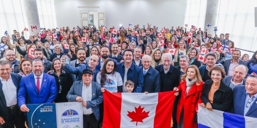 99 professores do Paraná vão embarcar em outubro para cursos no Canadá e Finlândia