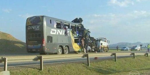 Acidente com ônibus fretado mata 10 passageiros no interior de SP