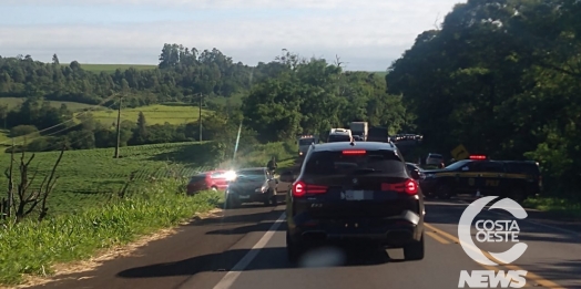 Acidente de trânsito interdita rodovia em Agrocafeeira