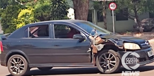 Acidente envolve caminhão e Astra no bairro Baixada Amarela, em Santa Helena