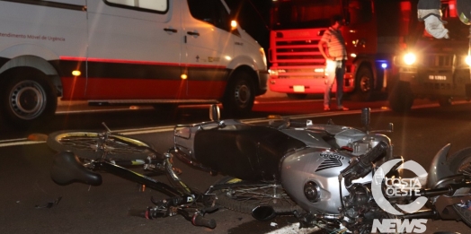 Acidente sobre a ponte deixa ciclista e motociclista feridos em Santa Helena