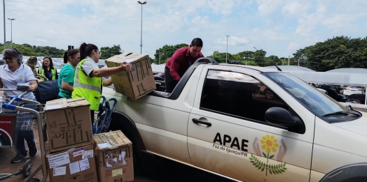 Aeroporto Internacional de Foz do Iguaçu doa mais de 500 objetos do setor de Achados e Perdidos para a Apae