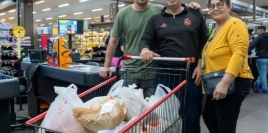 Argentinos cruzam a fronteira para comprar em Foz do Iguaçu