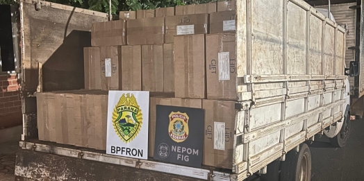 BPFRON e Polícia Federal apreendem caminhão carregado com cigarros contrabandeados em Itaipulândia