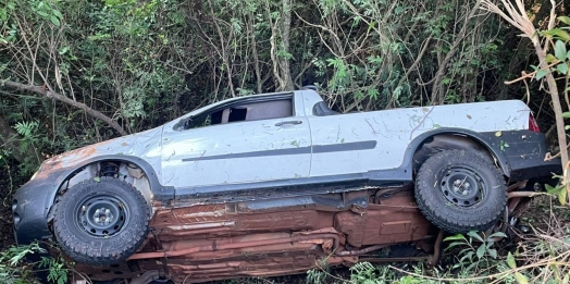 Capotamento é registrado próximo à ponte em Santa Helena