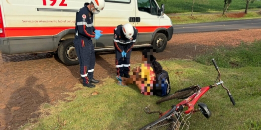 Ciclista é atropelada ao cruzar rodovia em Santa Helena