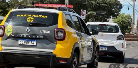 Colisão envolve carro e motocicleta no centro de Santa Helena