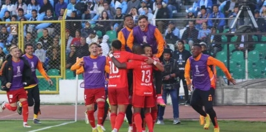 Com gol de Valencia, Inter segura pressão do Bolívar na altitude e ganha a 1ª em La Paz