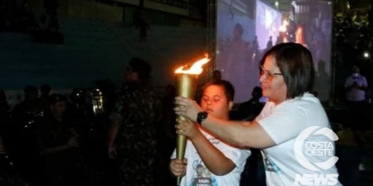 Comitiva da Pestalozzi de São Miguel do Iguaçu participa da abertura das olimpíadas especiais das APAES