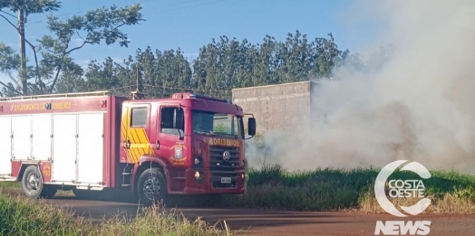 Corpo de Bombeiros é acionado para combater incêndio no Bairro Soster, em São Miguel do Iguaçu