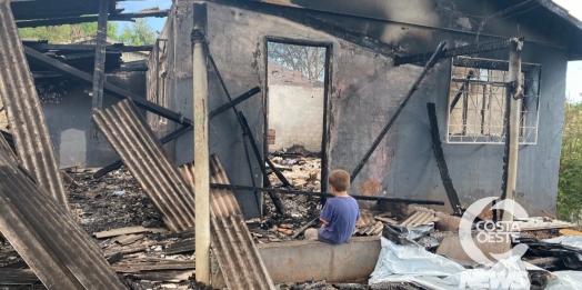 São Miguel do Iguaçu: Corrente do bem beneficia família que perdeu casa em incêndio