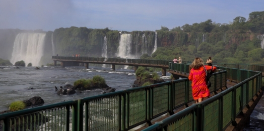 Destino global: Foz do Iguaçu terá dezembro e janeiro de hotéis e comércio cheios