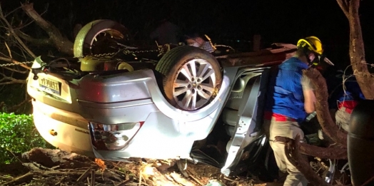 Duas pessoas ficam presas às ferragens em acidente entre Pato Bragado e Marechal Rondon