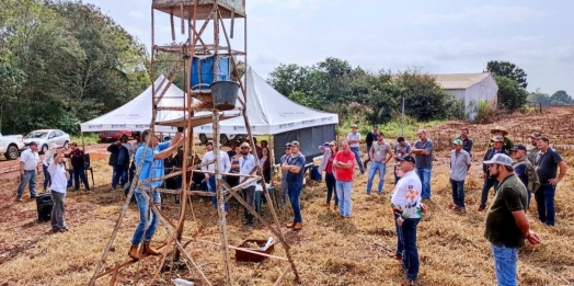 Encontro prático sobre manejo de solos e adubação com dejetos de animais é realizado em Itaipulândia