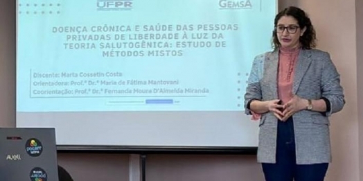 Enfermeira da Polícia Penal recebe prêmio de excelência acadêmica pela Universidade Federal do Paraná