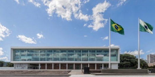 Estado do Paraná se manifesta e repudia atos em Brasília