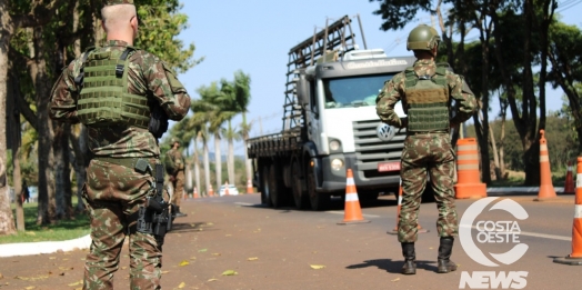 Exército Brasileiro monta bloqueio de trânsito em Santa Helena para coibir ilícitos