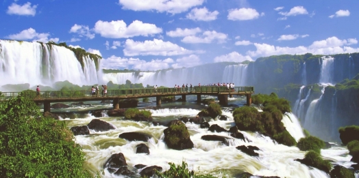 Faculdade UNIGUAÇU expande ensino superior com aquisição de unidades em Foz do Iguaçu e Palotina