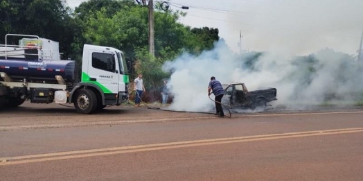 Ford Pampa é destruída em incêndio em Missal