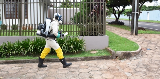 Governo Municipal reforça combate à dengue com aplicação de fumacê costal