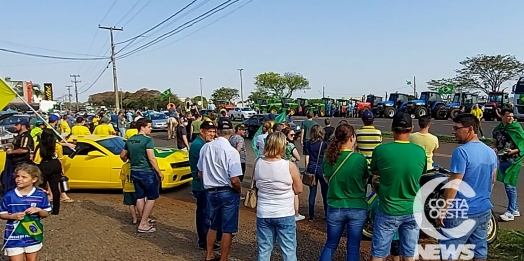 Grande número de apoiadores de Bolsonaro se reúnem em São Miguel do Iguaçu