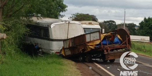 Grave acidente envolvendo três veículos resulta em uma morte e dois feridos em Santa Helena