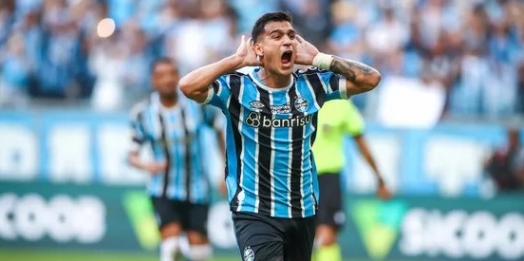 Grêmio goleia o Coritiba, afunda rival no Z-4 e assume a vice-liderança da Série A