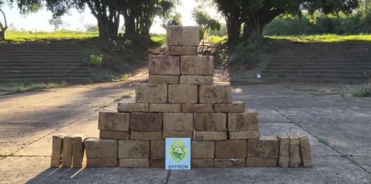 Homem é preso transportando uma tonelada de maconha no lago em Entre Rios do Oeste