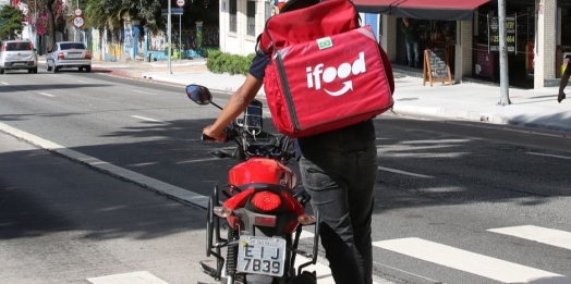 Ifood assina compromisso com MPF após tentar desmobilizar entregadores