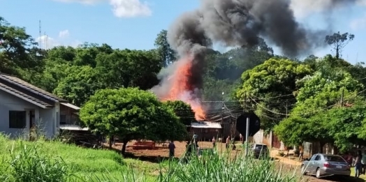 Incêndio destrói residência no bairro Jardim Social em São Miguel do Iguaçu