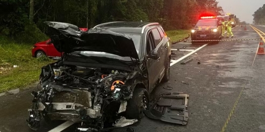 Jovem morre em acidente entre dois carros na BR-277, no Paraná