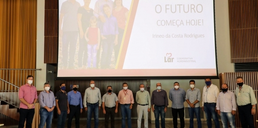 Lar Cooperativa apresenta para prefeitos programa de expansão pecuária até 2024