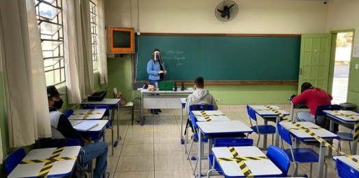 Mais escolas voltam às aulas presenciais com segurança no Paraná