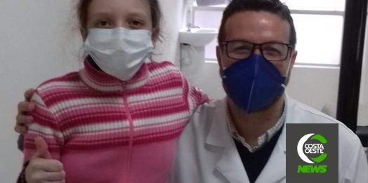 Maria Eduarda, de 12 anos, precisa de ajuda para realizar cirurgia de Escoliose com urgência