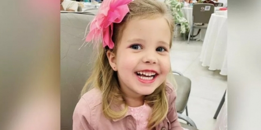 Menina de 4 anos é assassinada a facadas pela própria irmã