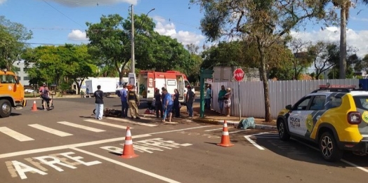 Motociclista fica ferida após colisão com automóvel no centro de Santa Helena