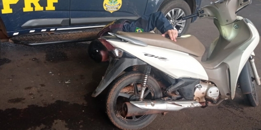 Mulher se emociona ao saber que PRF recuperou sua moto roubada