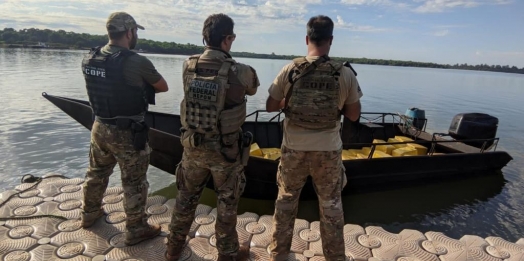 Operação conjunta entre PF e PC apreendem embarcação com mais de uma tonelada de drogas no lago de Itaipu